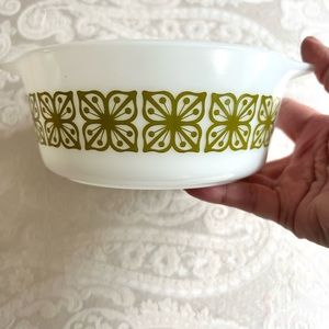 Pyrex verde square flower 472 1.5 pint casserole dish great condition